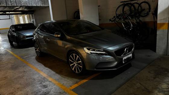 VOLVO V40 2.0 T4 MOMENTUM GASOLINA 4P AUTOMÁTICO